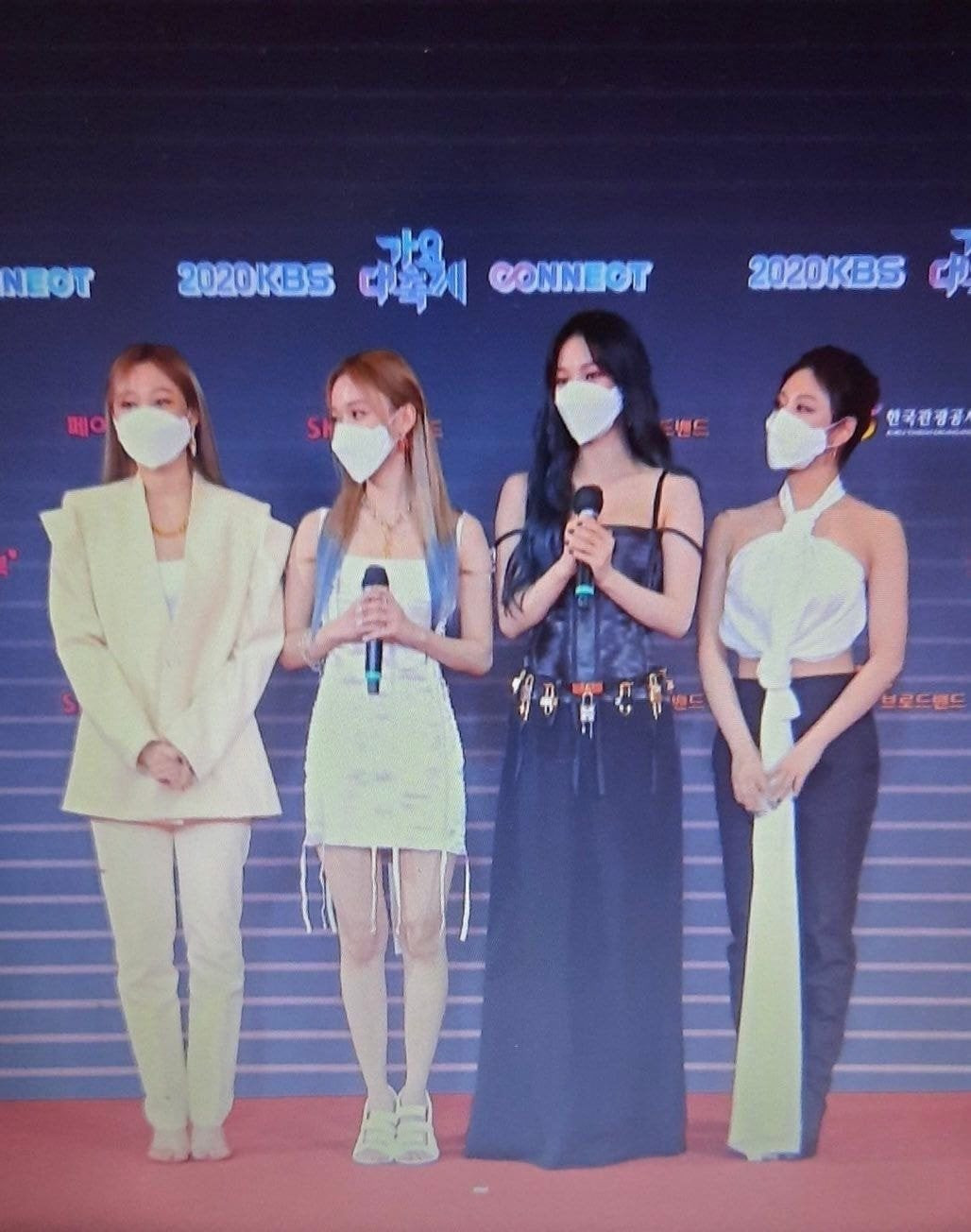 aespa gây sốc trên thảm đỏ vì mặc đồ kém sang, nhìn Giselle tưởng quên mang giày ảnh 5