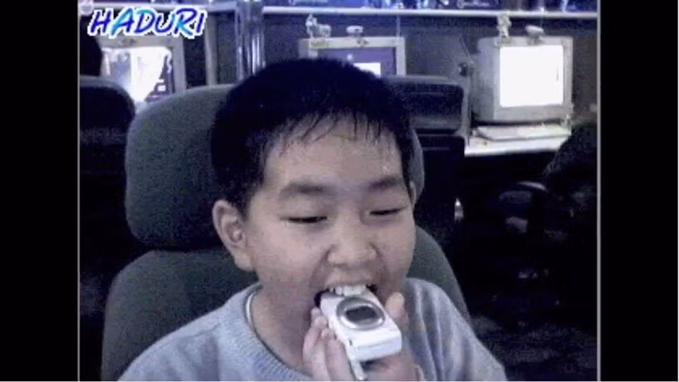Phì cười với 10 bức ảnh khiến idol K-Pop ngượng chỉ muốn chui xuống đất ảnh 7