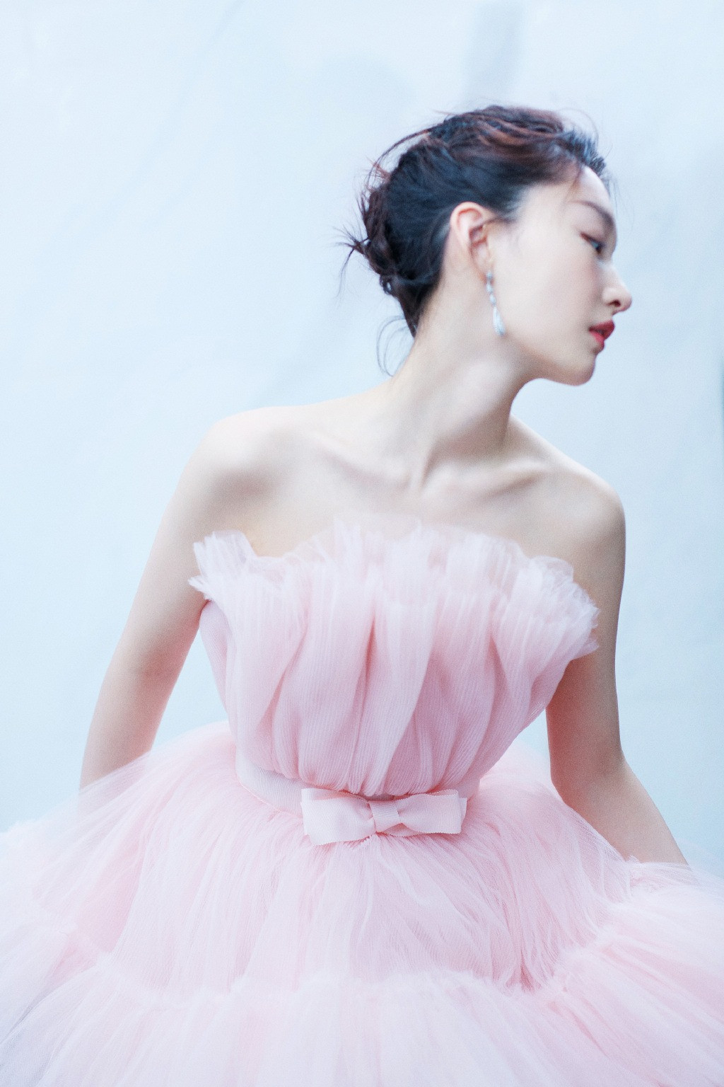 Học ngay Tam kim Ảnh hậu Châu Đông Vũ tuyệt chiêu này để “dù phẳng vẫn đẹp” ảnh 4