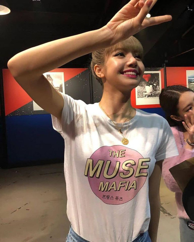 Ảnh fan chụp không chỉnh sửa đã đẹp thế này, nhan sắc Lisa thật không đùa được ảnh 4