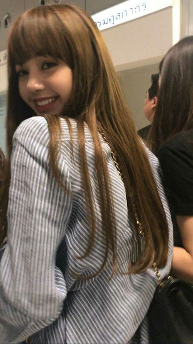 Ảnh fan chụp không chỉnh sửa đã đẹp thế này, nhan sắc Lisa thật không đùa được ảnh 6