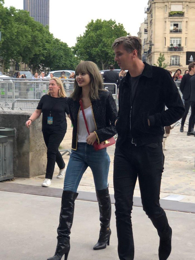 Ảnh fan chụp không chỉnh sửa đã đẹp thế này, nhan sắc Lisa thật không đùa được ảnh 10