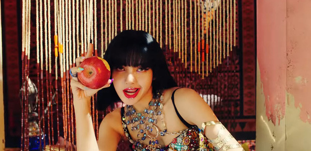 Cùng hô biến quần thành áo, stylist YG chứng tỏ đẳng cấp hơn hẳn JYP nhờ ý tưởng này ảnh 6