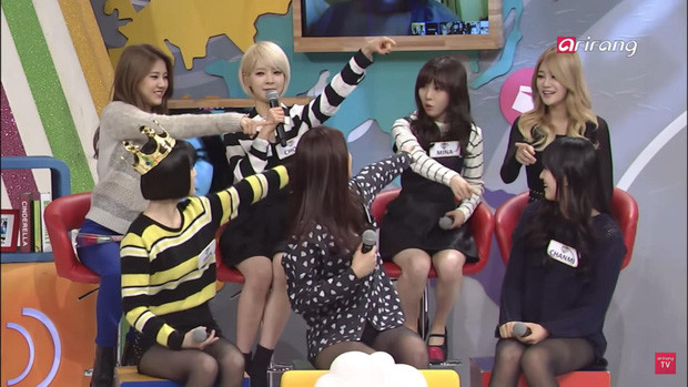 Netizen “đào mộ” loạt khoảnh khắc cho thấy Jimin (AOA) đã phũ phàng với Mina từ lâu ảnh 1