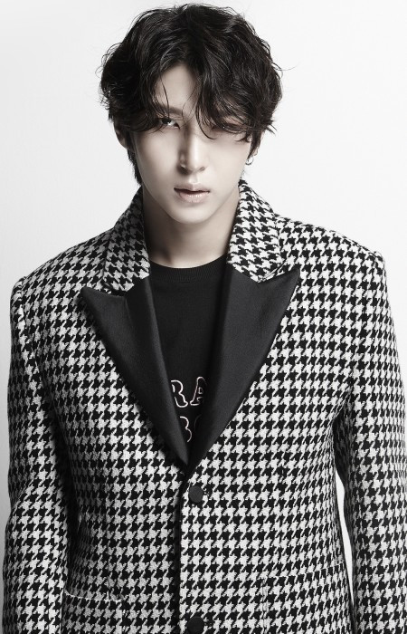 Trước khi trở thành ngôi sao nổi tiếng, những sao Hàn này đã làm nghề không liên quan ảnh 2