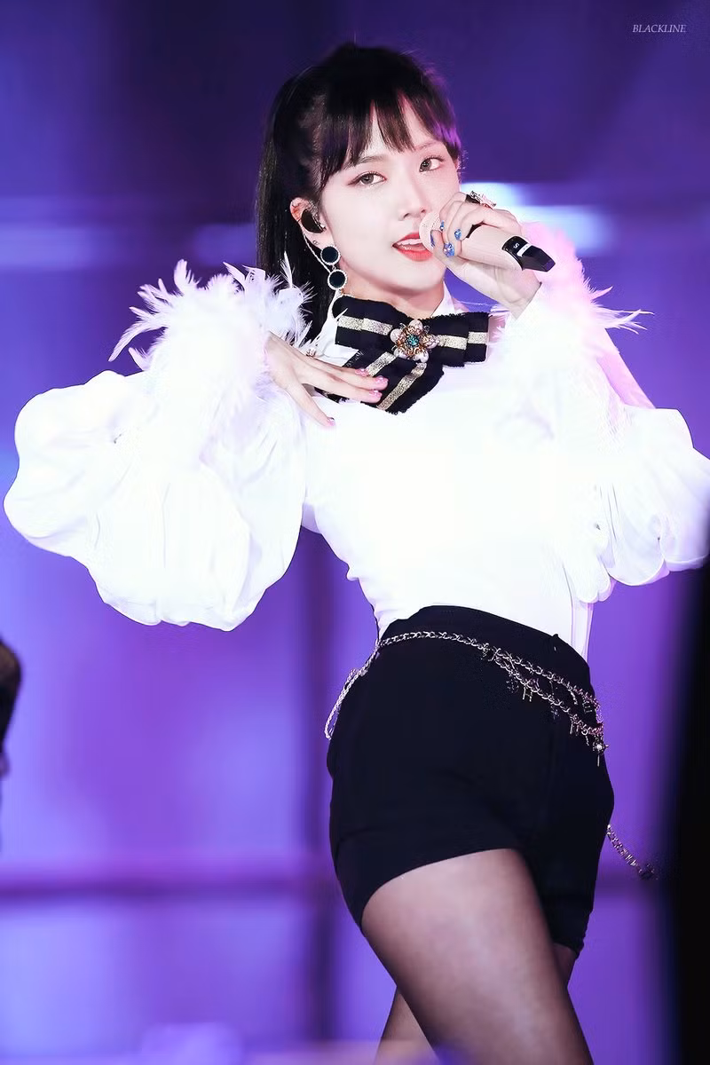 Những nữ idol dáng đẹp nhưng ít được khen ngợi: Ngoài Jisoo (BLACKPINK) còn thêm ai nữa? ảnh 6
