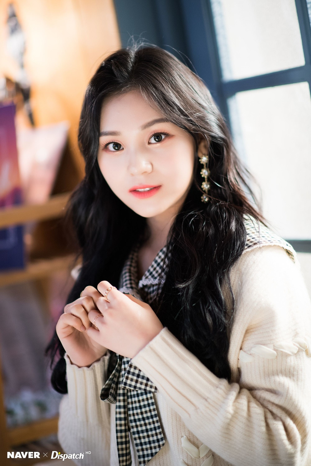 Nhìn Umji (G-Friend) bây giờ mới thấy câu “vịt hóa thiên nga” là có thật ảnh 5