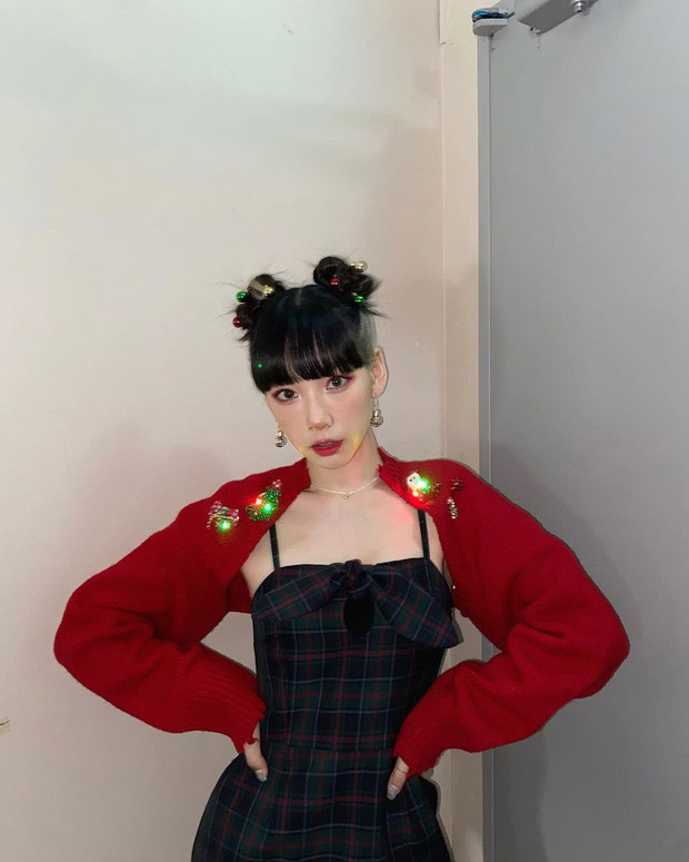 BLACKPINK và nhiều nữ idol rủ nhau mặc theo mốt Song Hye Kyo khởi xướng từ 16 năm trước ảnh 8