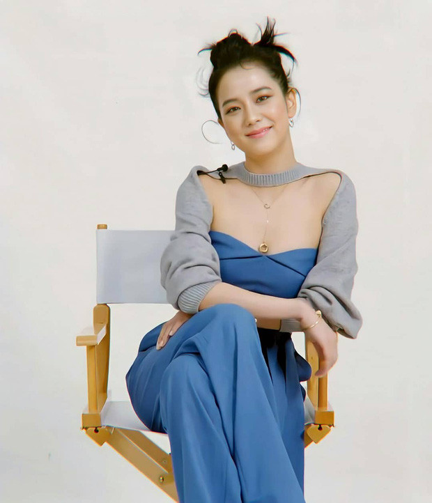 BLACKPINK và nhiều nữ idol rủ nhau mặc theo mốt Song Hye Kyo khởi xướng từ 16 năm trước ảnh 5