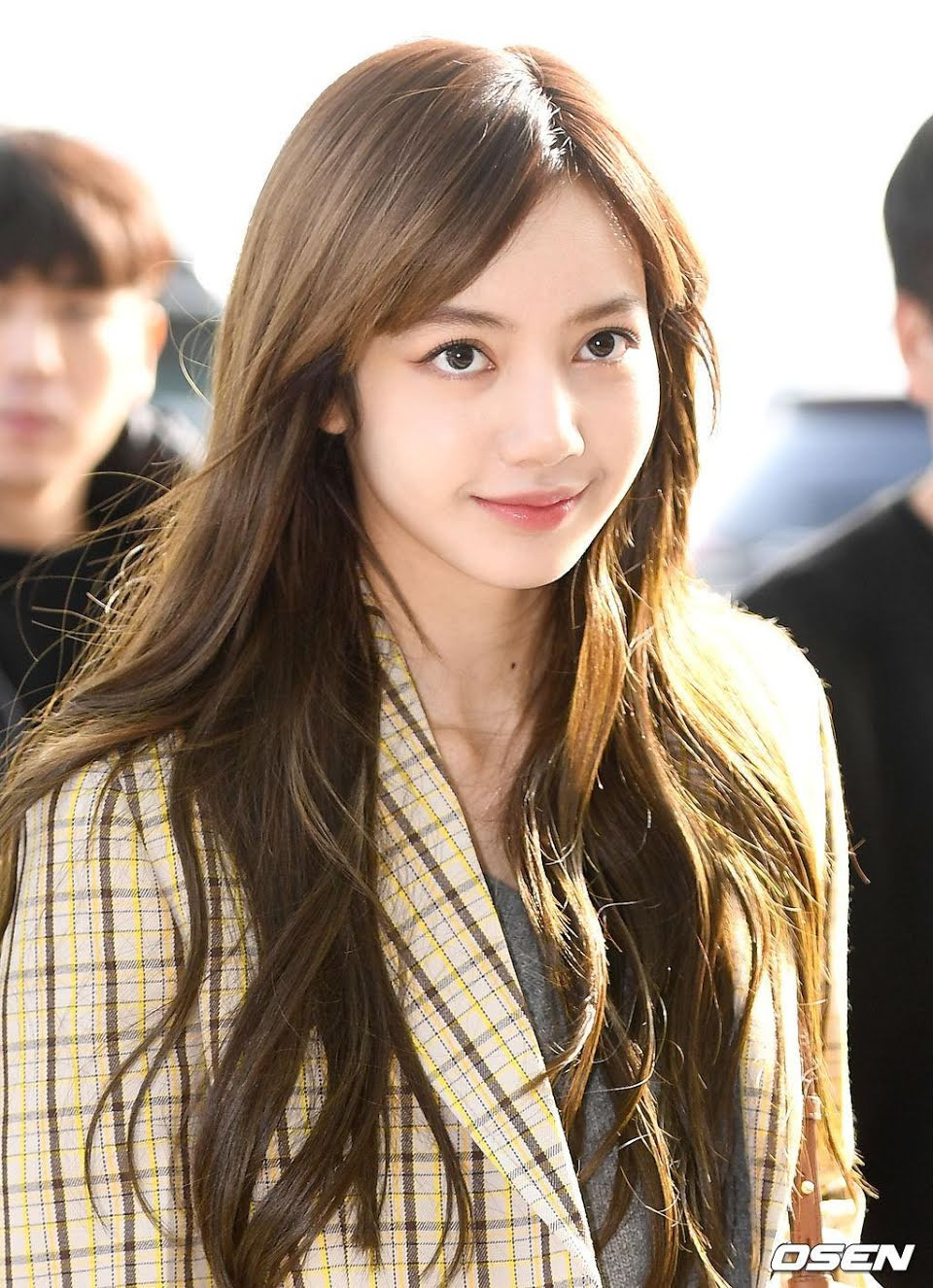 Lisa thích tóc ngắn nhất, nhưng thực ra kiểu tóc nào cũng xứng là "chân ái" của Lisa ảnh 14