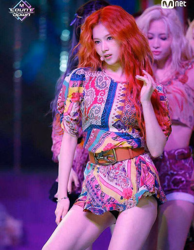 Tóc mới rất xinh, vũ đạo đỉnh nhưng Sana (TWICE) lại mất điểm vì điều này ảnh 2