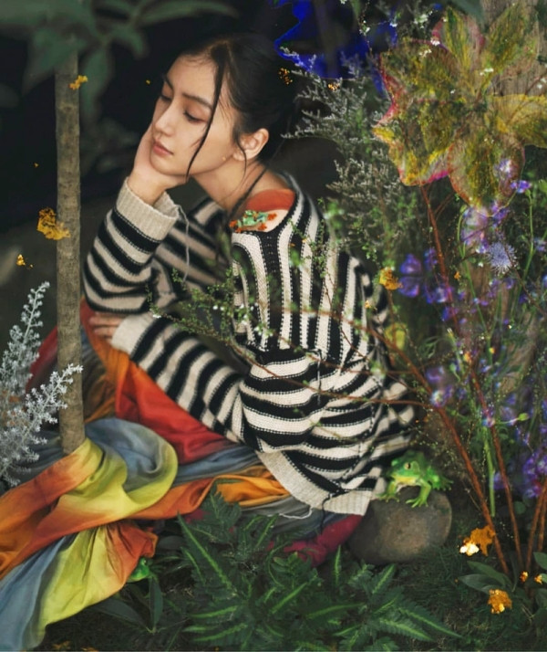 Đã tìm ra "chiếc váy thần thánh" được các mỹ nhân châu Á yêu thích nhất: Jisoo liệu có thắng thế? ảnh 4