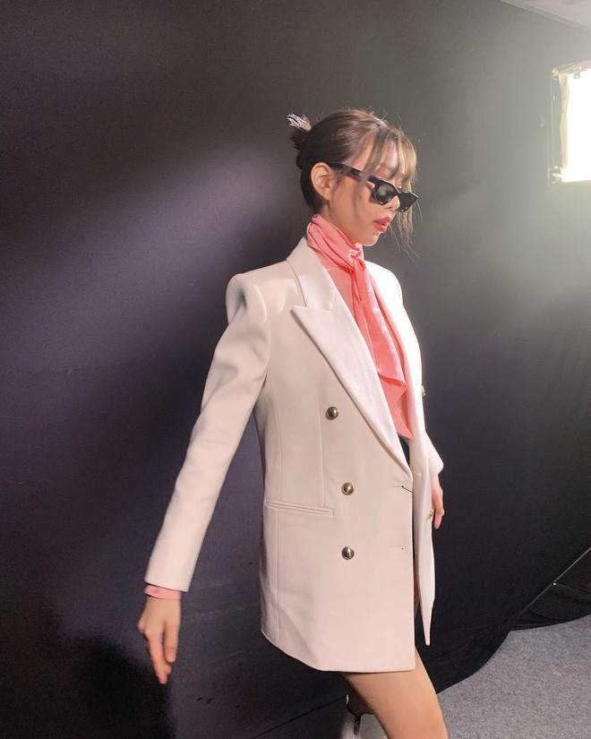 V-Biz mấy ai cao tay như Min, diện đồ rất giống BLACKPINK nhưng vẫn được khen phong cách ảnh 2