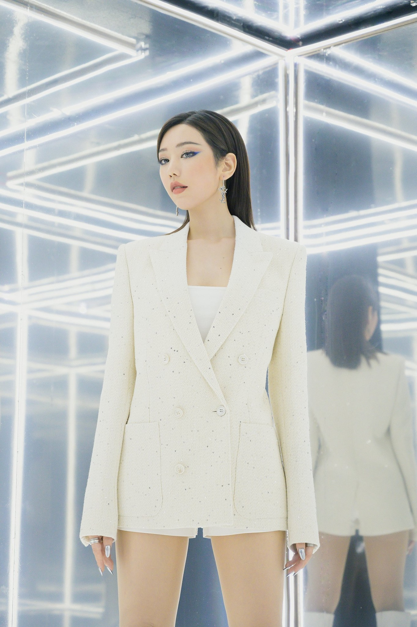 V-Biz mấy ai cao tay như Min, diện đồ rất giống BLACKPINK nhưng vẫn được khen phong cách ảnh 8