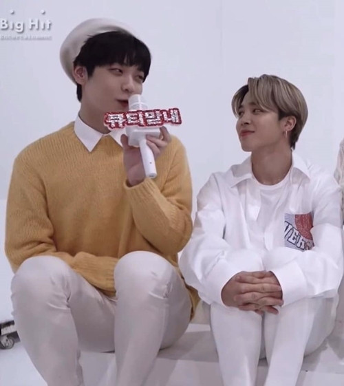 Khi “bé hạt tiêu” gặp “người khổng lồ” thì K-Pop có những màn dở khóc dở cười ảnh 10