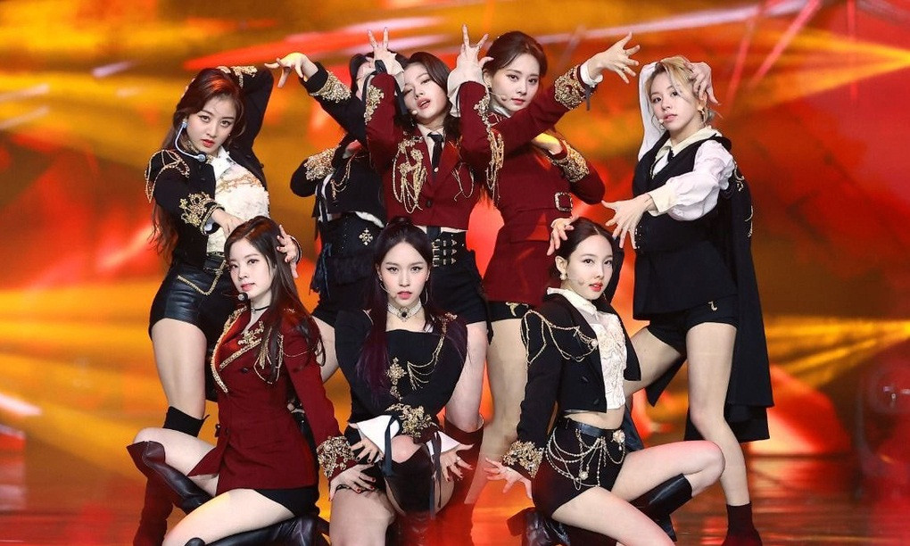 Ngày nào còn bị chê "toàn diện đồ vừa xấu vừa phèn", TWICE bây giờ đã mặc đẹp đến khó tin ảnh 9