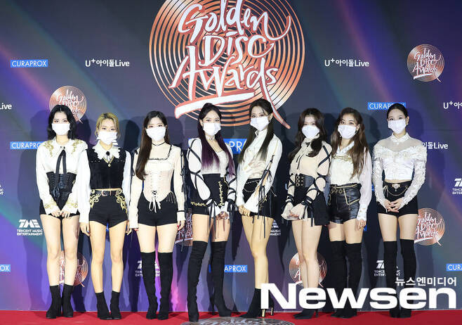 Ngày nào còn bị chê "toàn diện đồ vừa xấu vừa phèn", TWICE bây giờ đã mặc đẹp đến khó tin ảnh 8