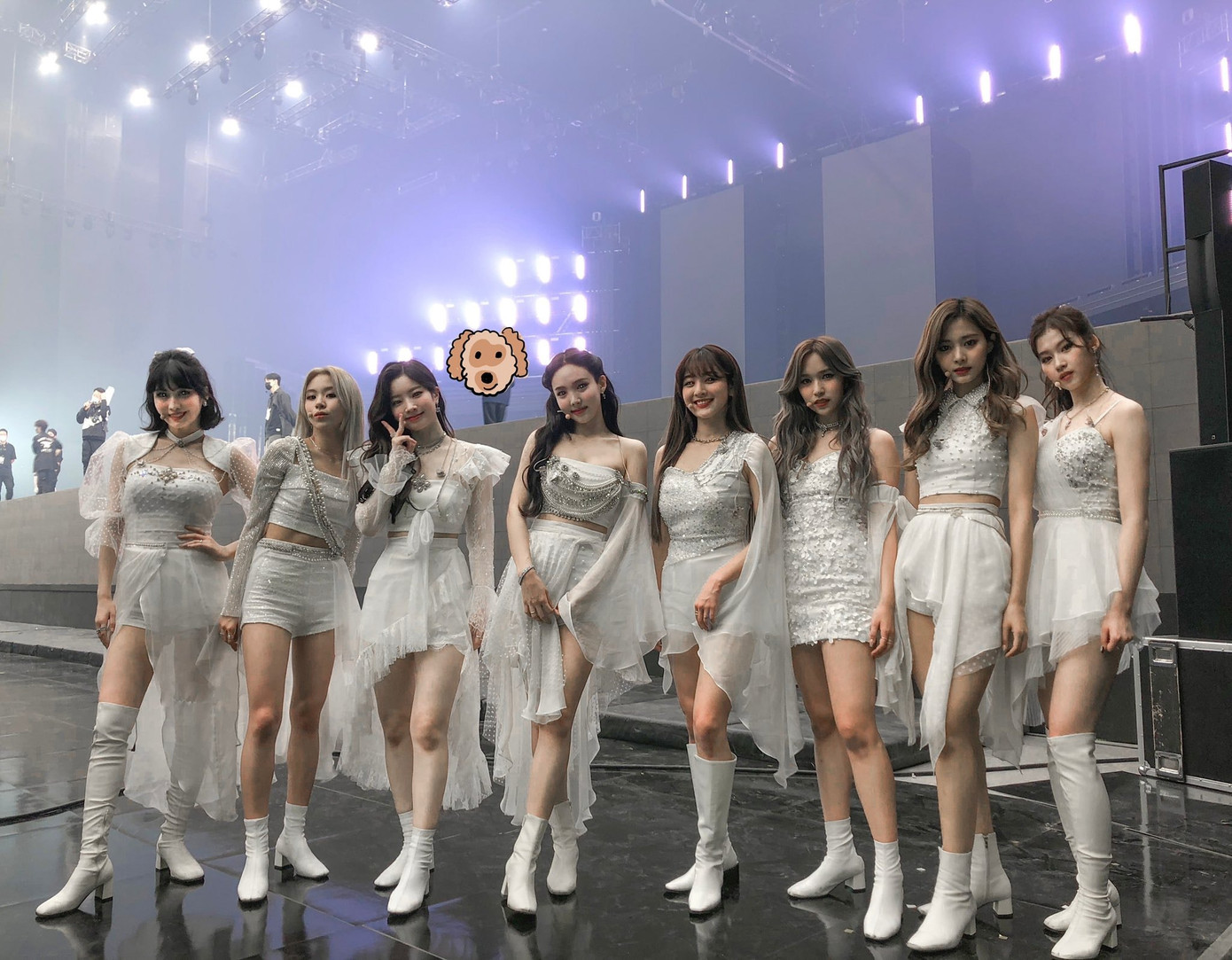 Ngày nào còn bị chê "toàn diện đồ vừa xấu vừa phèn", TWICE bây giờ đã mặc đẹp đến khó tin ảnh 4