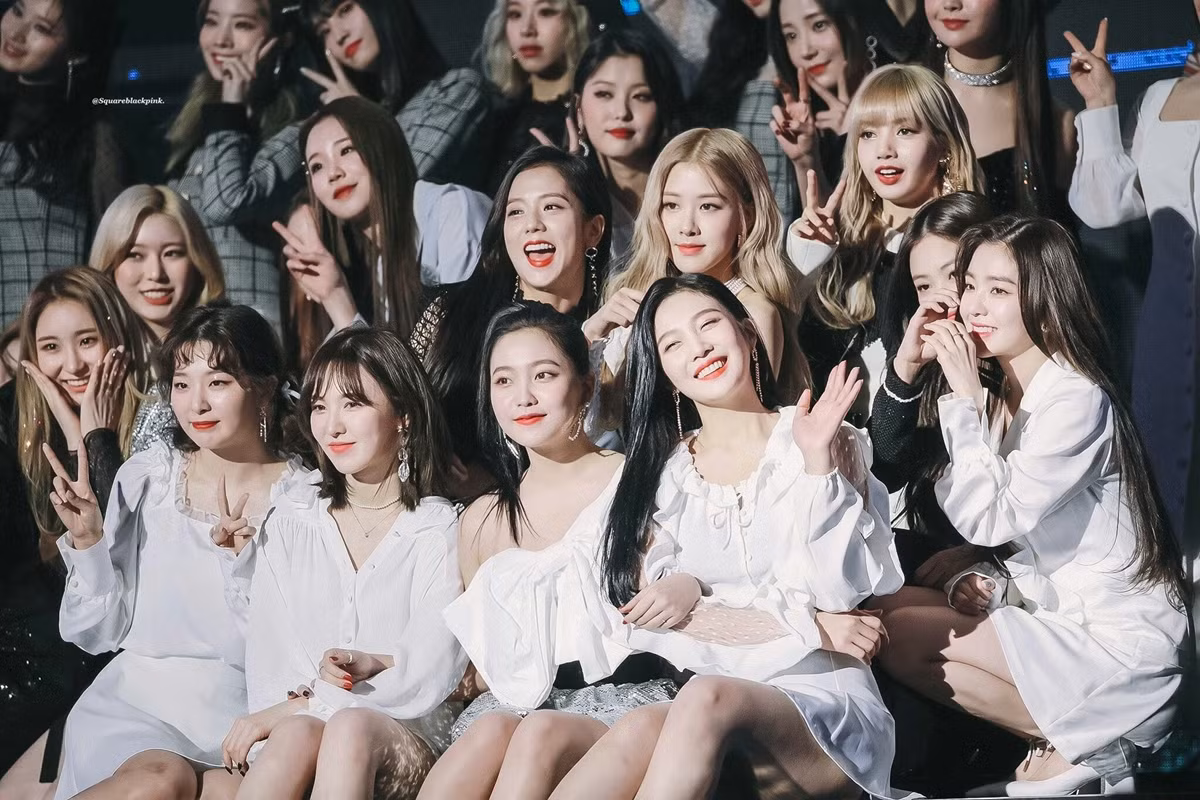 "Đại chiến visual" của Irene và Jisoo: Netizen không biết chọn ngọt ngào hay sang chảnh ảnh 7