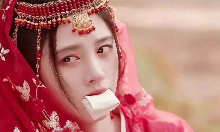 Chỉ có thể là “mỹ nữ 4000 năm” Cúc Tịnh Y: Đóng cảnh chịu tang mà ngỡ sắp dự tiệc! ảnh 5