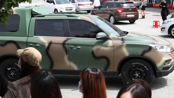 Suho nhập ngũ được một ngày, EXO đã gặp phải kha khá tin đồn bất lợi ảnh 3