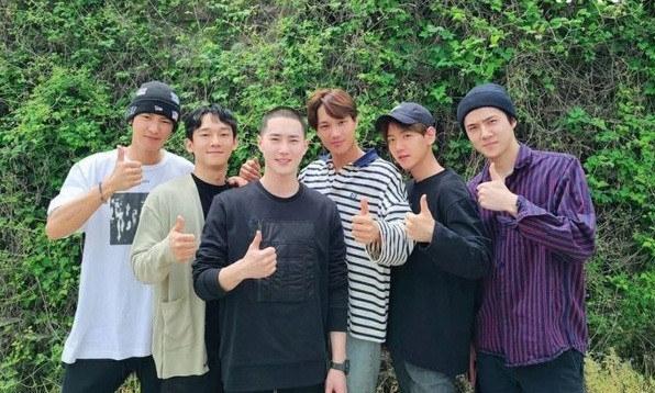 Suho nhập ngũ được một ngày, EXO đã gặp phải kha khá tin đồn bất lợi ảnh 1