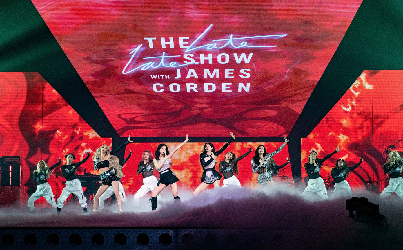 Stylist BLACKPINK tiếp tục ghi điểm: Cắt mạnh tay, may thêm vào nhưng món nào cũng đẹp ảnh 7