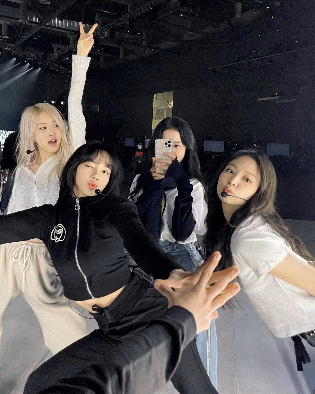 Jisoo bất ngờ tiết lộ bí mật gây sốc phía sau nhan sắc không tì vết của BLACKPINK ảnh 5