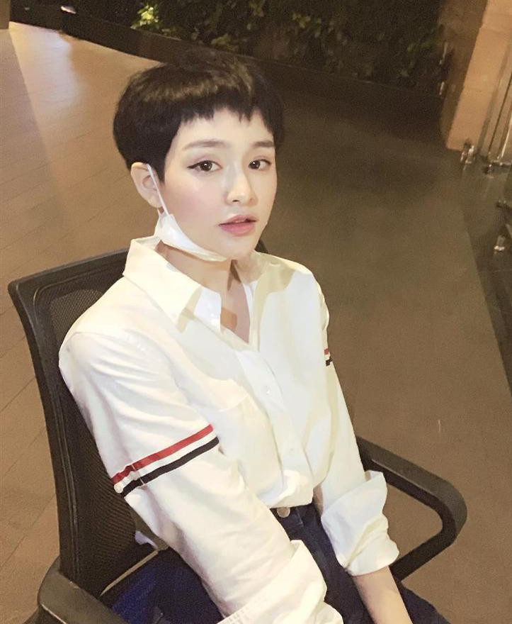 Soi Hải Tú trong những lần đụng hàng sao Việt: Thần thái vóc dáng liệu có ấn tượng hơn? ảnh 4