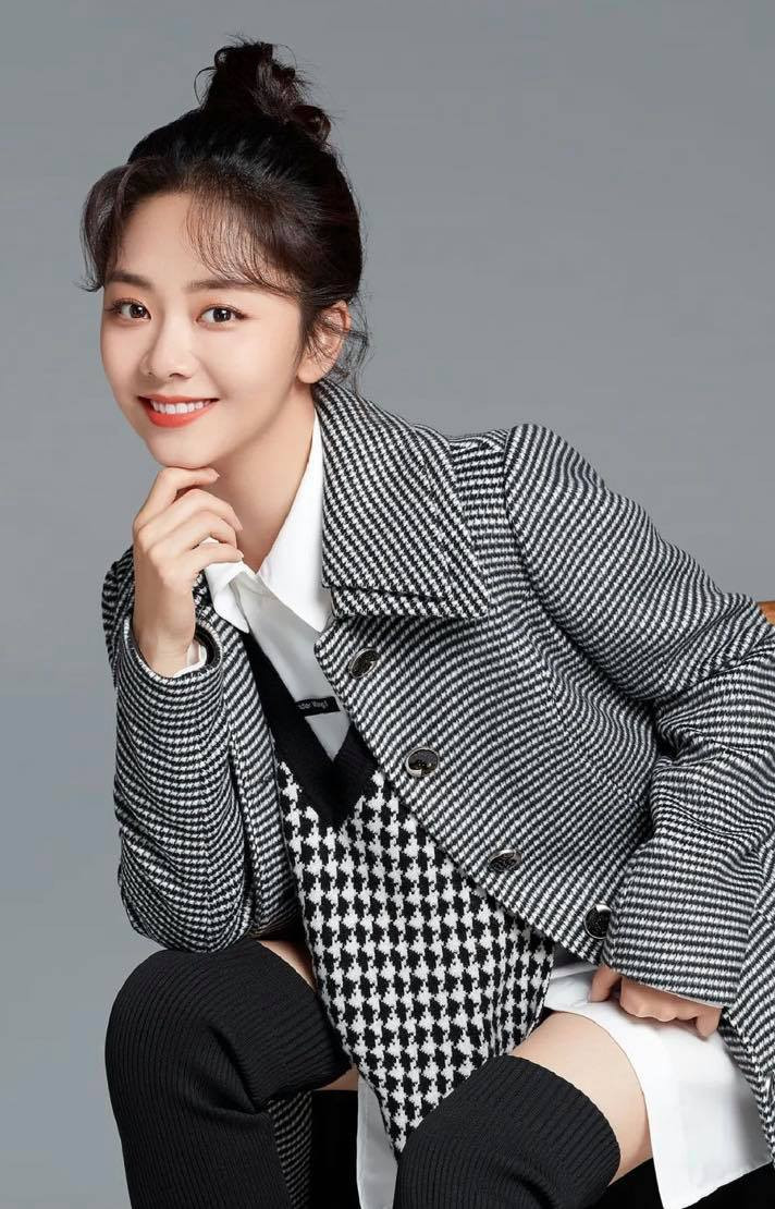 Đàm Tùng Vận: Cứ cố gắng hết sức dù có xuất phát muộn, rồi mọi chuyện sẽ ổn ảnh 4