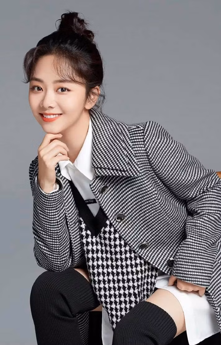 Đàm Tùng Vận: Cứ cố gắng hết sức dù có xuất phát muộn, rồi mọi chuyện sẽ ổn ảnh 4