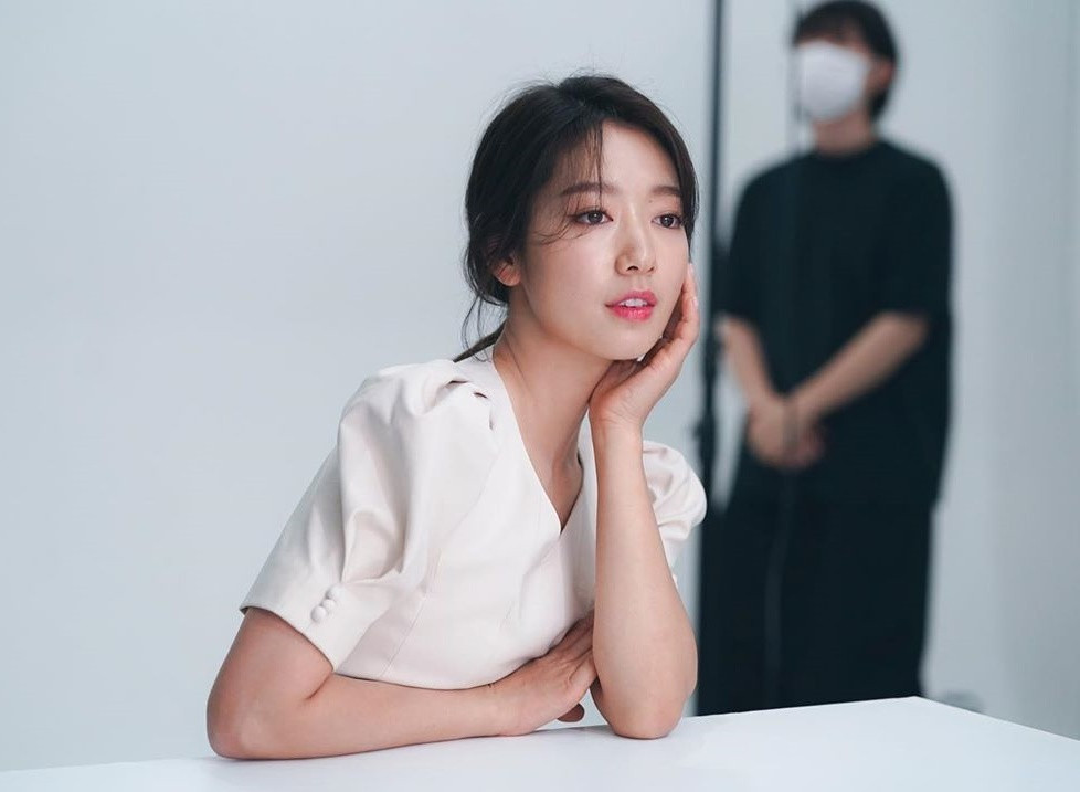 Sao Hàn 24H: Krystal mừng sinh nhật Jessica, Sakura (IZ*ONE) thăng hạng nhan sắc ảnh 3