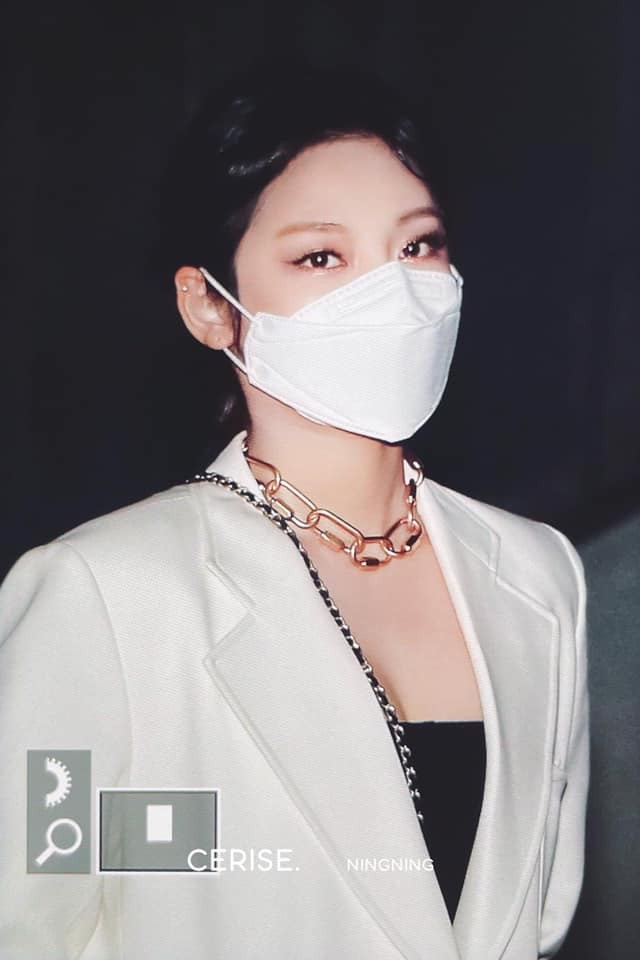 Chỉ là đeo khẩu trang đi làm mà aespa vẫn được khen ngợi vì thần thái sang chảnh ảnh 5
