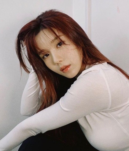 Sao Hàn 24H: Seulgi và Irene chụp hình đôi tình cảm, Solar (MAMAMOO) khoe kiểu tóc củ tỏi ảnh 5