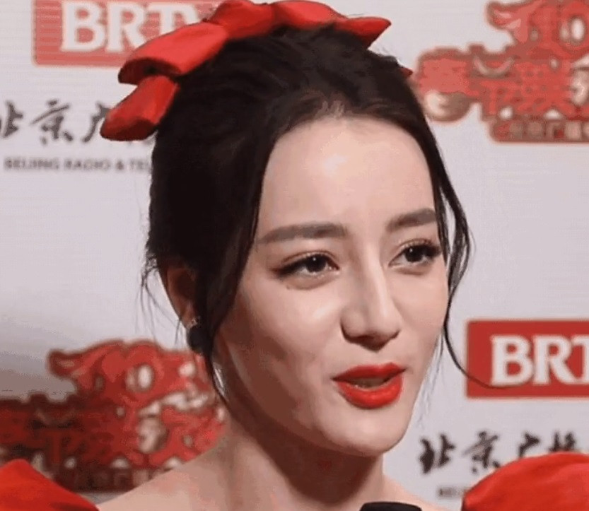 Nổi tiếng nhờ vẻ đẹp lai nhưng Địch Lệ Nhiệt Ba vẫn mất điểm vì điều đặc biệt này ảnh 3