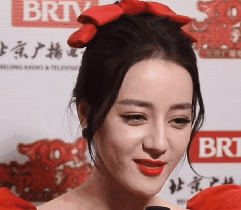 Nổi tiếng nhờ vẻ đẹp lai nhưng Địch Lệ Nhiệt Ba vẫn mất điểm vì điều đặc biệt này ảnh 4