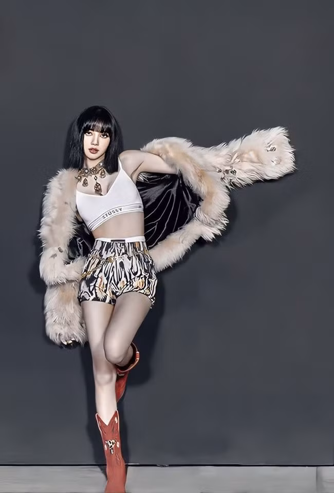 Một chiếc quần hai số phận: Lisa (BLACKPINK) được khen còn Ryu Jin (ITZY) bị chê ảnh 2