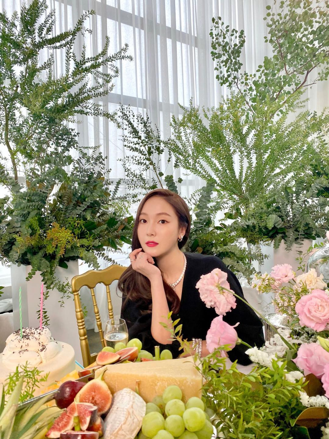 Jessica thường chia sẻ hình ảnh sang chảnh lên trang cá nhân Idol khác rời xa SM Ent là bão tố, Jessica chia tay SM Ent thì thành đại gia K-Biz ảnh 3