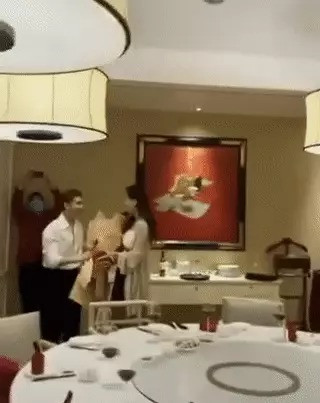 Mai Phương Thúy mặc thế nào khi gặp gia đình Noo Phước Thịnh mà lại bị netizen chê trách? ảnh 3