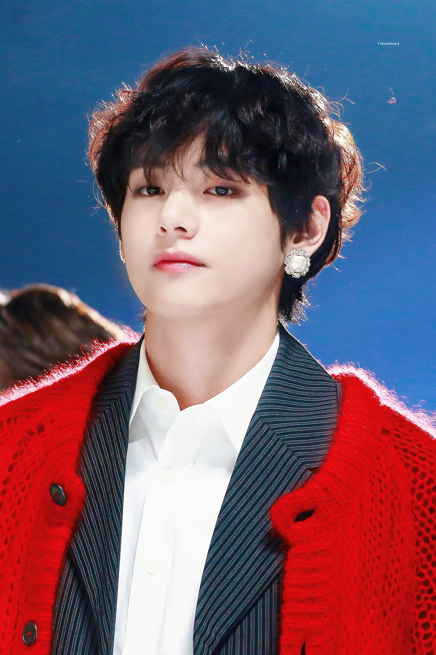 Chỉ có thể là V: Đẹp trai tới nỗi hàng loạt fansite idol khác không thể cầm lòng ảnh 8