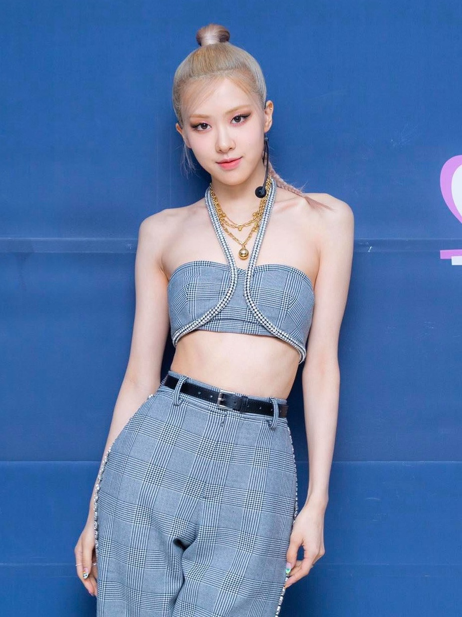 Đồ diễn của Rosé trên sân khấu solo: Stylist BLACKPINK dùng đúng một chiêu mà cực hiệu quả ảnh 6
