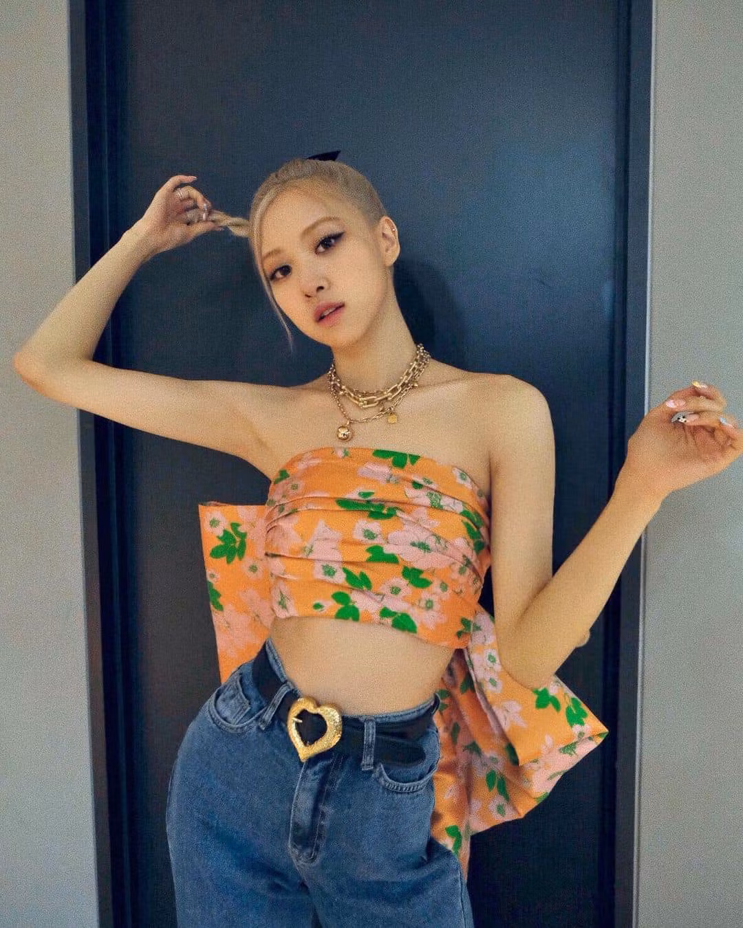 Đồ diễn của Rosé trên sân khấu solo: Stylist BLACKPINK dùng đúng một chiêu mà cực hiệu quả ảnh 7