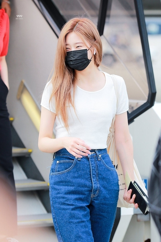 Đâu cần ăn vận cầu kỳ, những mỹ nhân K-Pop này mặc quần jeans vẫn đẹp hút hồn ảnh 3