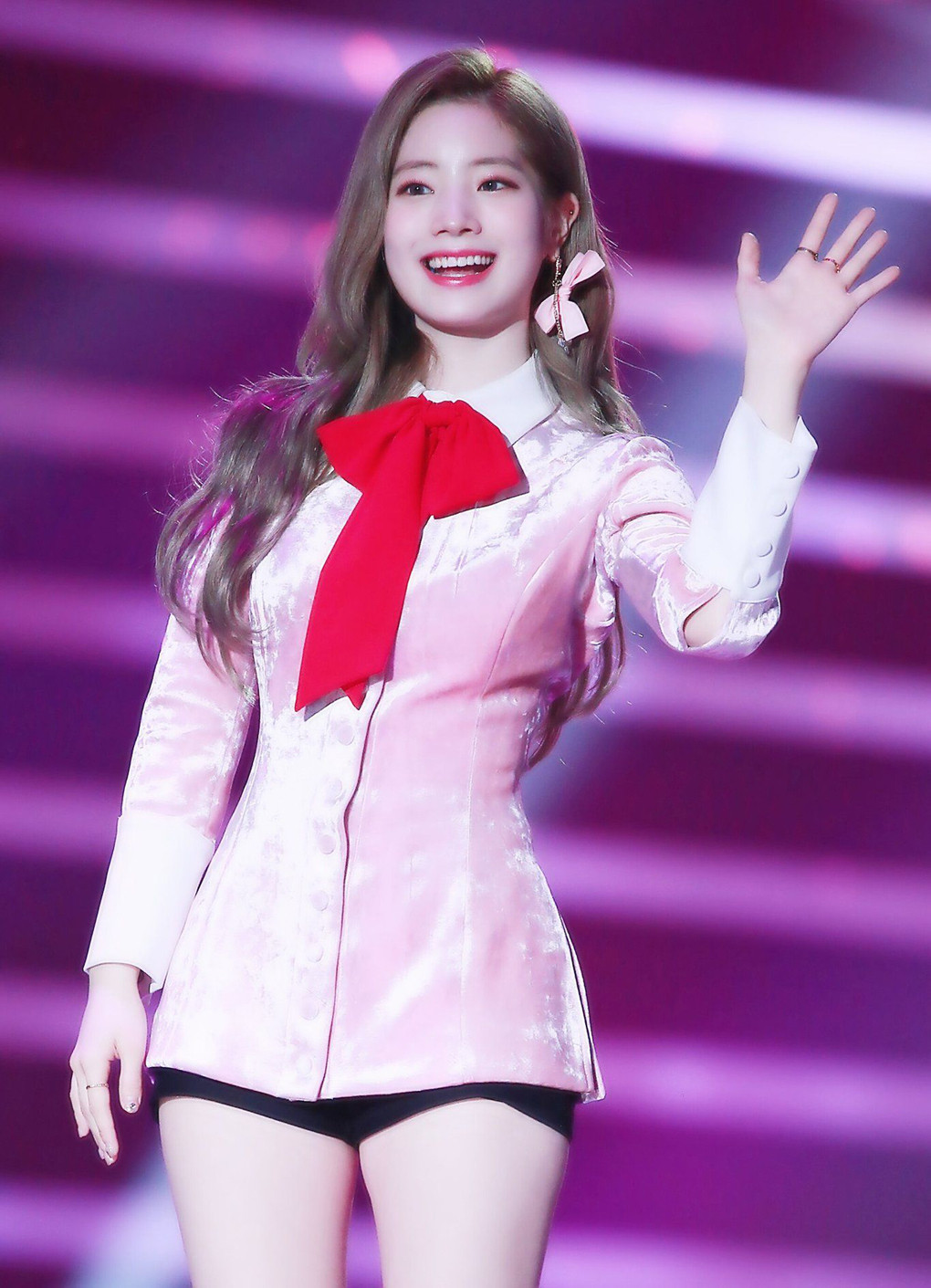 Mải khen làn da của Dahyun (TWICE) mà netizen quên mất vòng eo đẹp khó tin của cô ảnh 6
