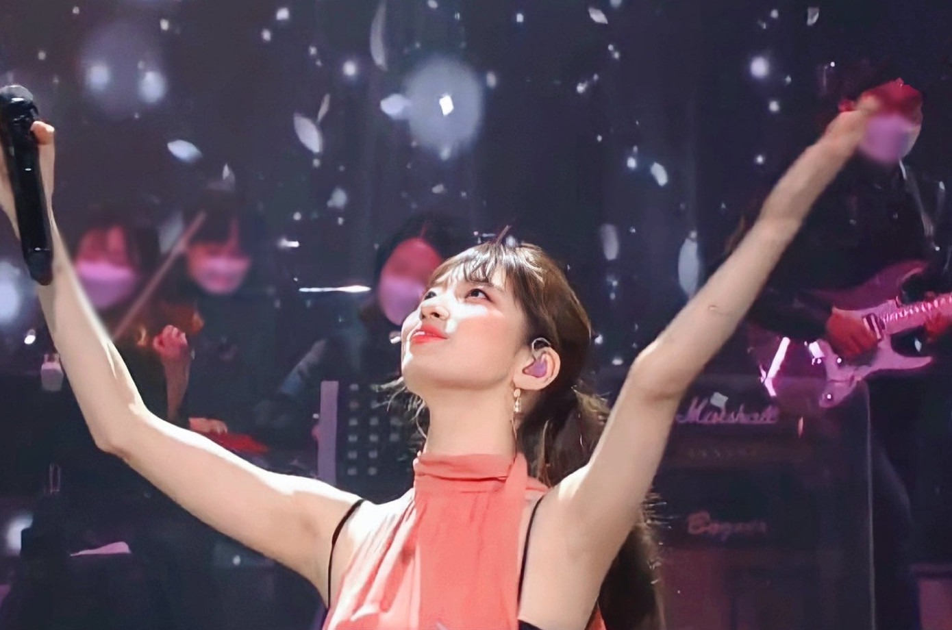 Không ngờ Suzy lại mắc phải lỗi trang phục cơ bản này trong show diễn quan trọng ảnh 6