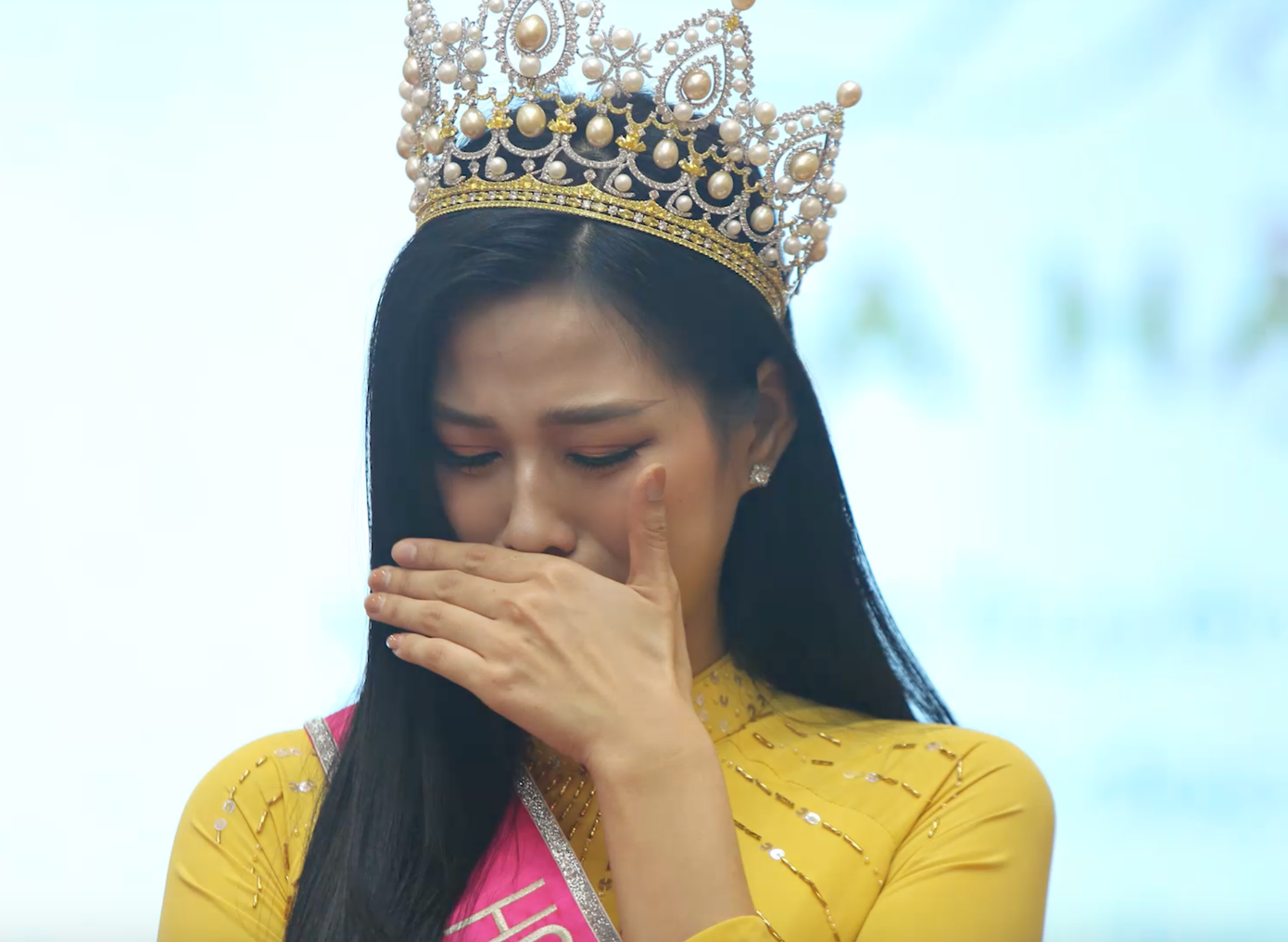 Vì sao Hoa hậu Đỗ Thị Hà bật khóc khi nhắc tới bức ảnh chụp khi đi làm ruộng? ảnh 4