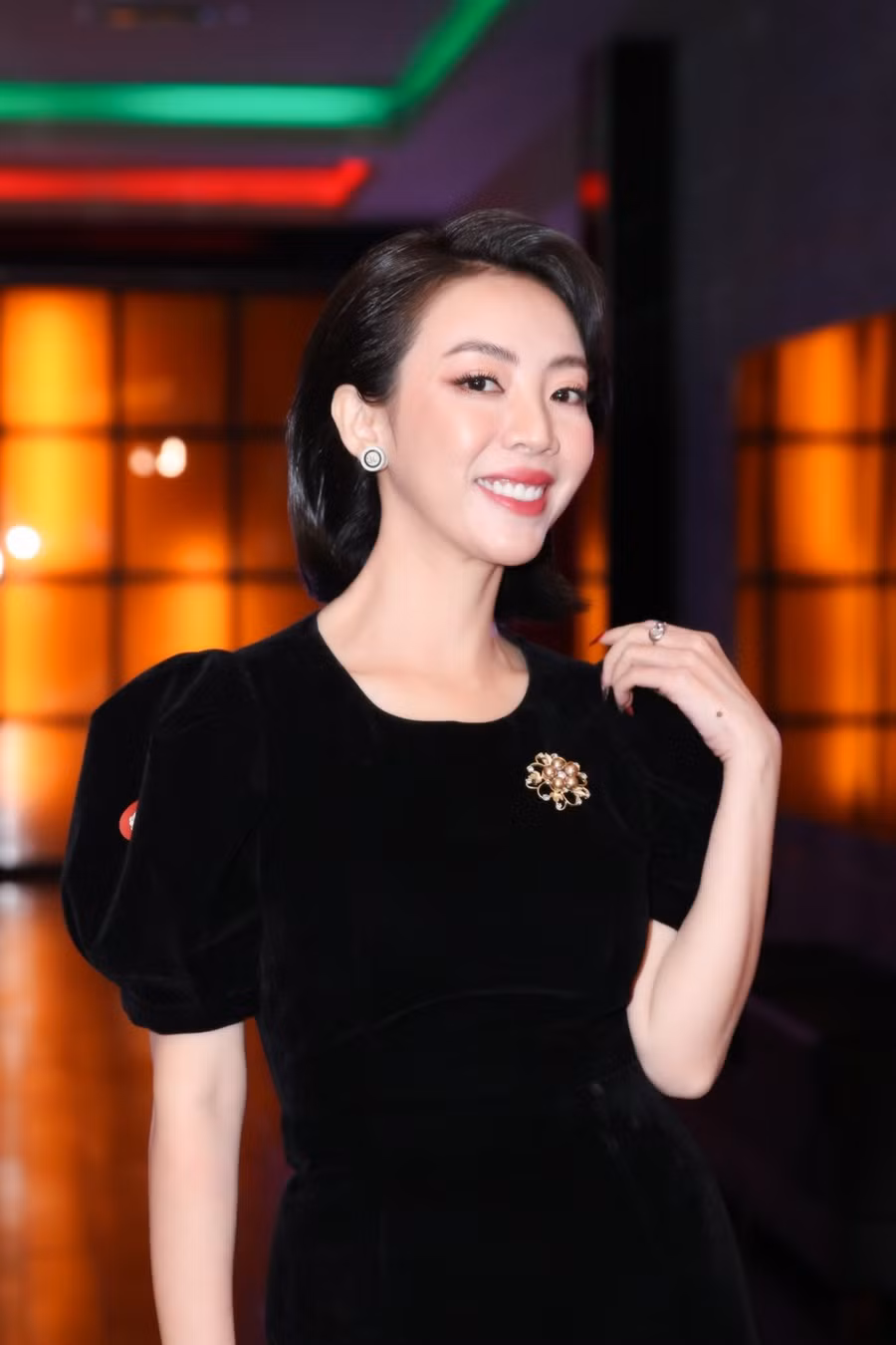 Chia tay chị Mười Ba cá tính, Thu Trang hóa quý cô kiêu kỳ chứng tỏ “ai rồi cũng khác” ảnh 3
