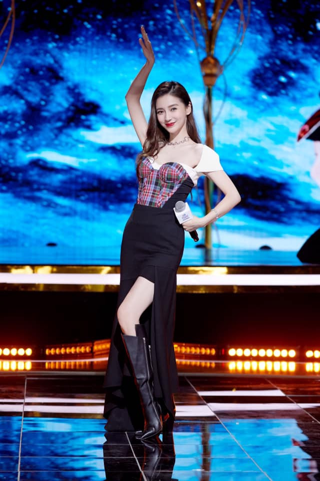 Ngạc nhiên chưa, hai “nàng thơ Dior” Jisoo và Angela Baby lại đụng hàng đồ của hãng khác ảnh 5