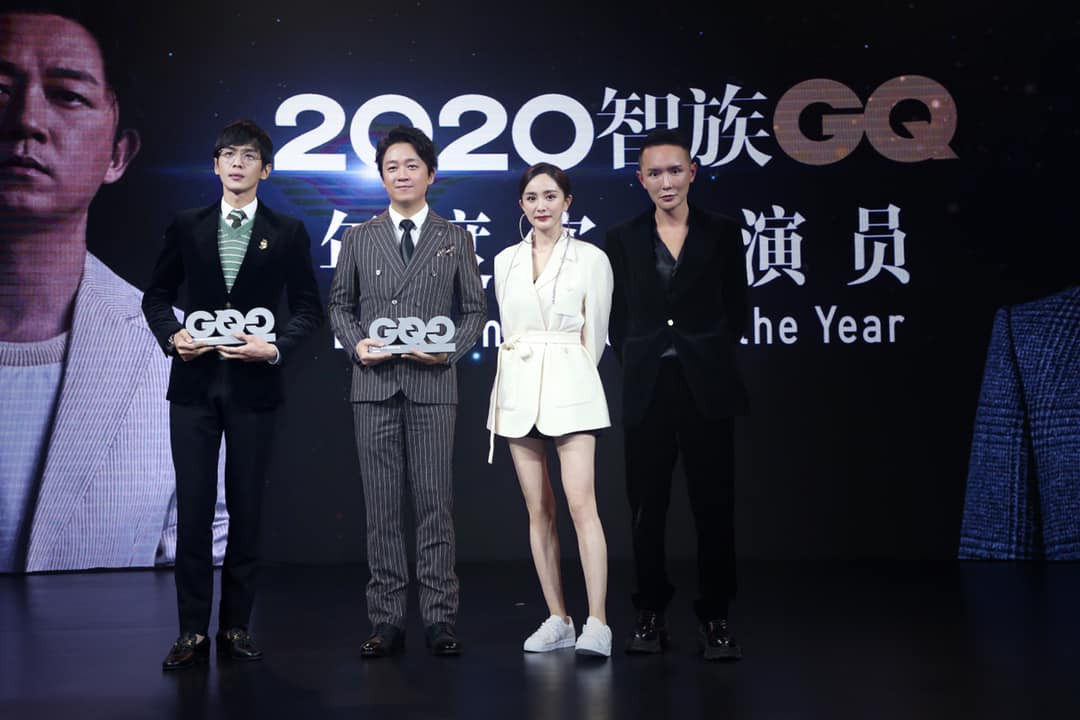 Dương Mịch diện giày thể thao lên thảm đỏ: Cá tính, mạnh mẽ hay thiếu phép tắc, chơi trội? ảnh 4