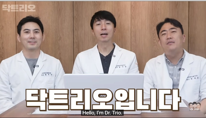 Ba chủ nhân của kênh YouTube y khoa Dr. Trio Chuyên gia thẩm mỹ cũng phải công nhận TWICE chính là “nhóm nhạc không có lỗ hổng visual” ảnh 1